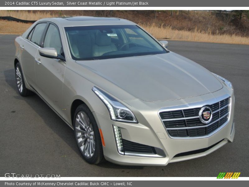 Front 3/4 View of 2014 CTS Luxury Sedan