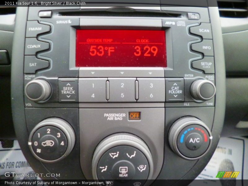 Bright Silver / Black Cloth 2011 Kia Soul 1.6