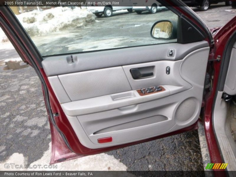 Merlot Pearl Clearcoat / Medium/Dark Flint 2005 Ford Taurus SEL