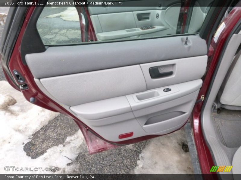 Merlot Pearl Clearcoat / Medium/Dark Flint 2005 Ford Taurus SEL