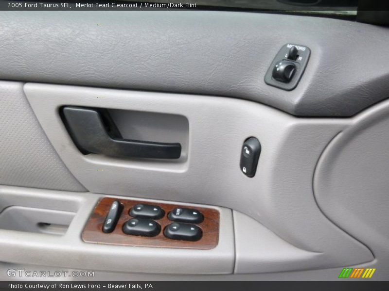 Merlot Pearl Clearcoat / Medium/Dark Flint 2005 Ford Taurus SEL