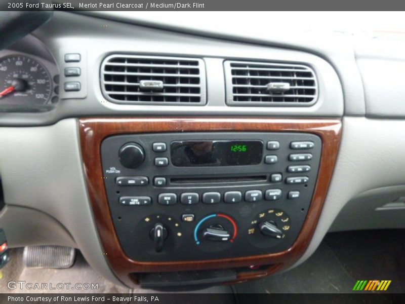 Merlot Pearl Clearcoat / Medium/Dark Flint 2005 Ford Taurus SEL