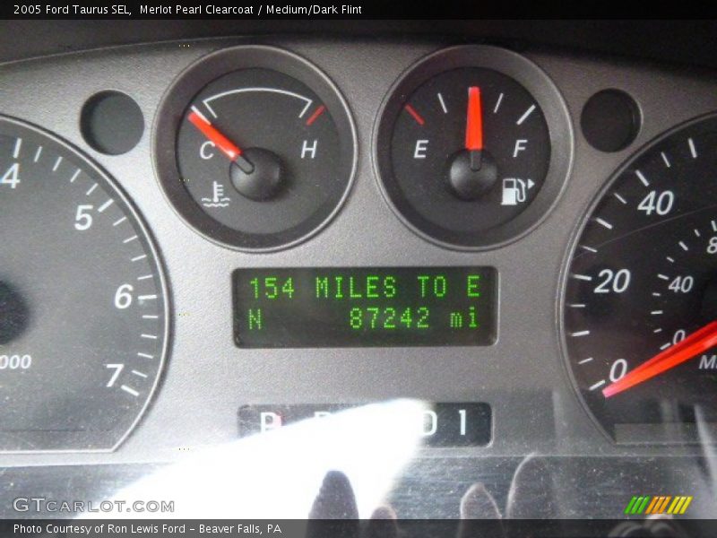 Merlot Pearl Clearcoat / Medium/Dark Flint 2005 Ford Taurus SEL