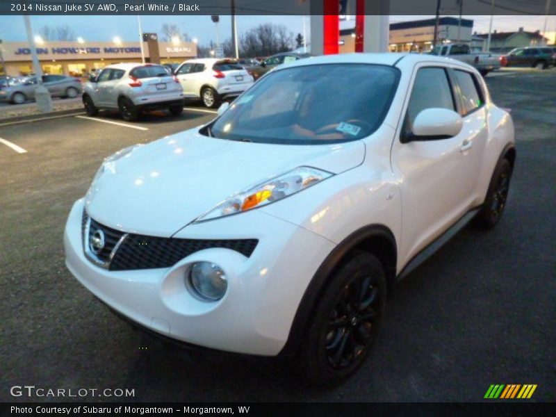 Pearl White / Black 2014 Nissan Juke SV AWD