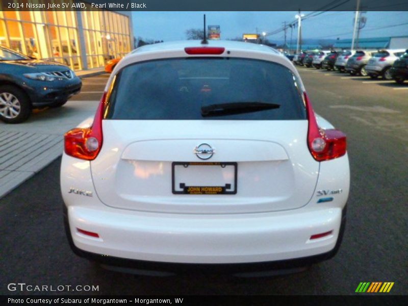 Pearl White / Black 2014 Nissan Juke SV AWD