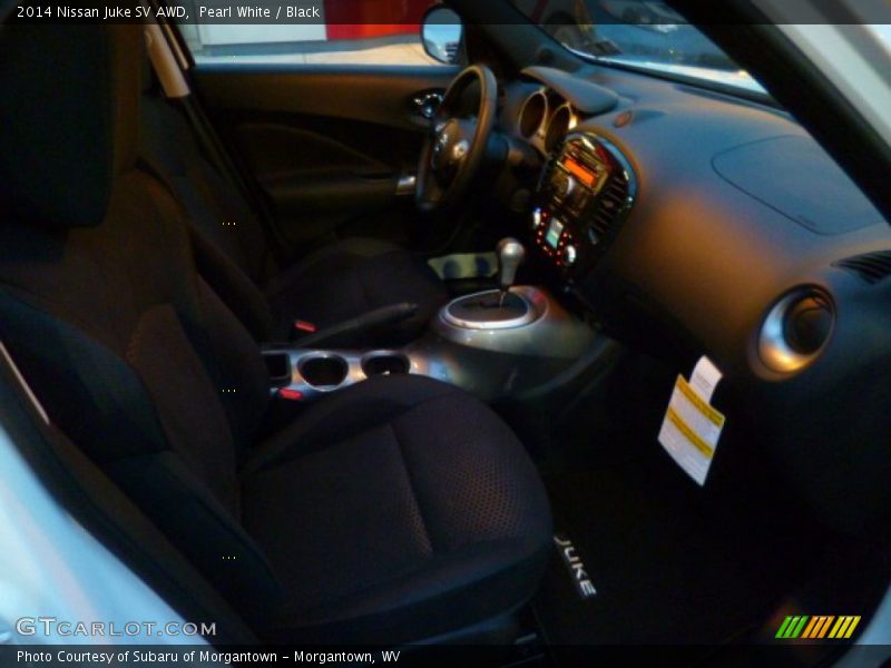 Pearl White / Black 2014 Nissan Juke SV AWD