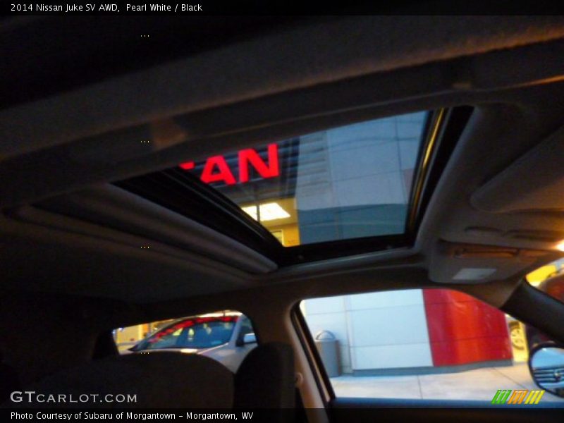 Pearl White / Black 2014 Nissan Juke SV AWD