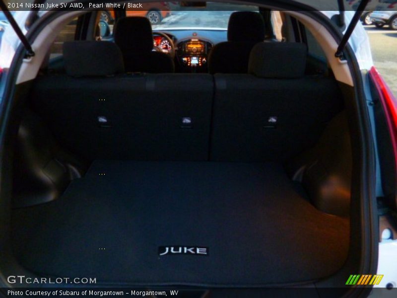 Pearl White / Black 2014 Nissan Juke SV AWD