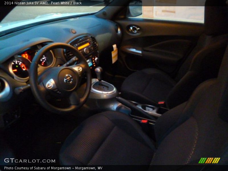 Pearl White / Black 2014 Nissan Juke SV AWD