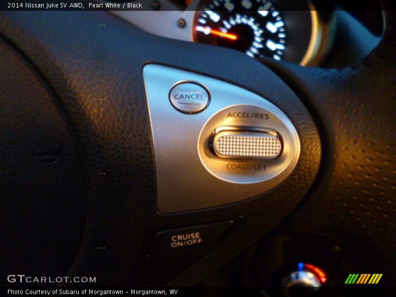 Pearl White / Black 2014 Nissan Juke SV AWD