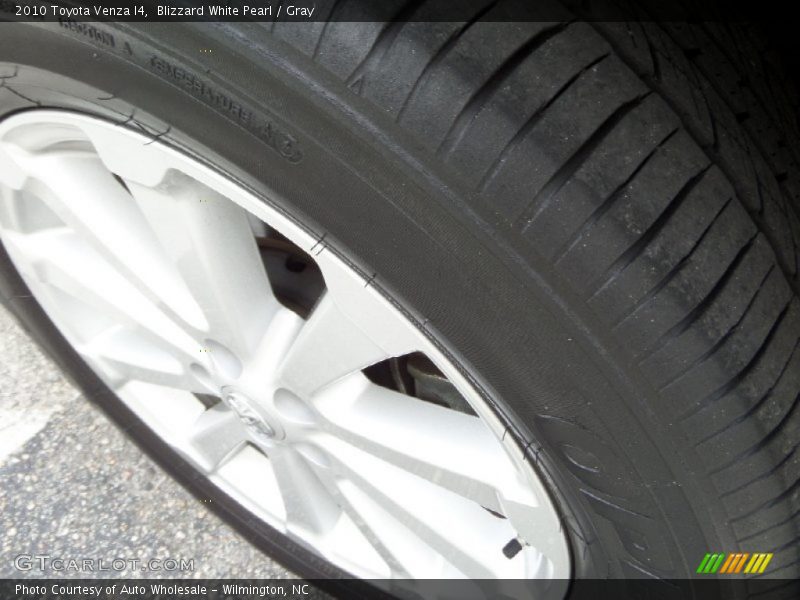 Blizzard White Pearl / Gray 2010 Toyota Venza I4