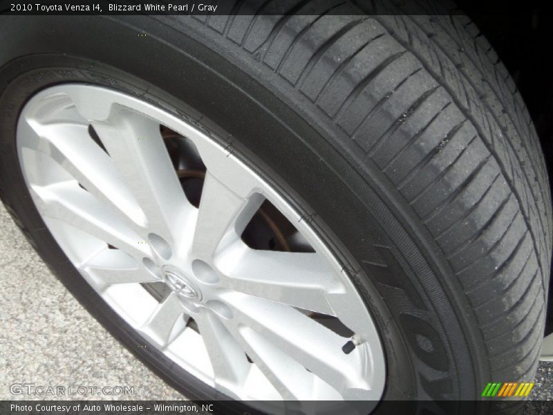 Blizzard White Pearl / Gray 2010 Toyota Venza I4