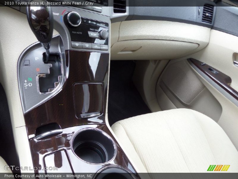 Blizzard White Pearl / Gray 2010 Toyota Venza I4