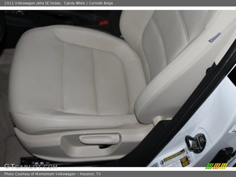 Candy White / Cornsilk Beige 2011 Volkswagen Jetta SE Sedan