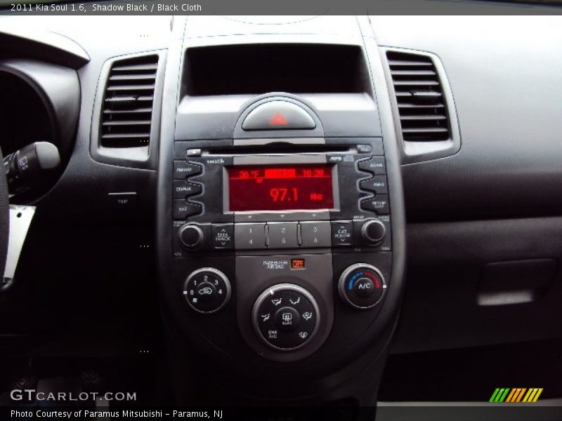 Shadow Black / Black Cloth 2011 Kia Soul 1.6