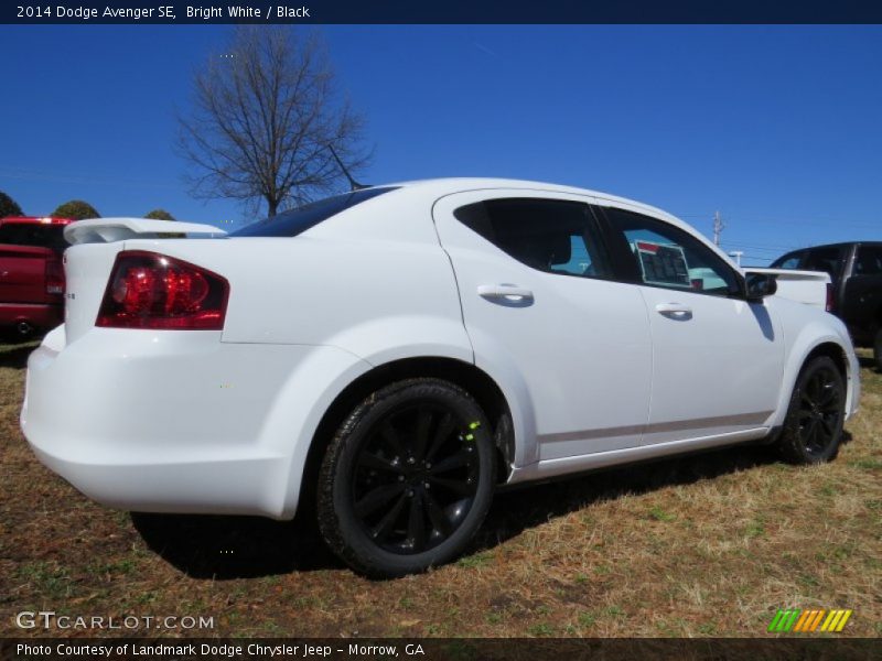 Bright White / Black 2014 Dodge Avenger SE