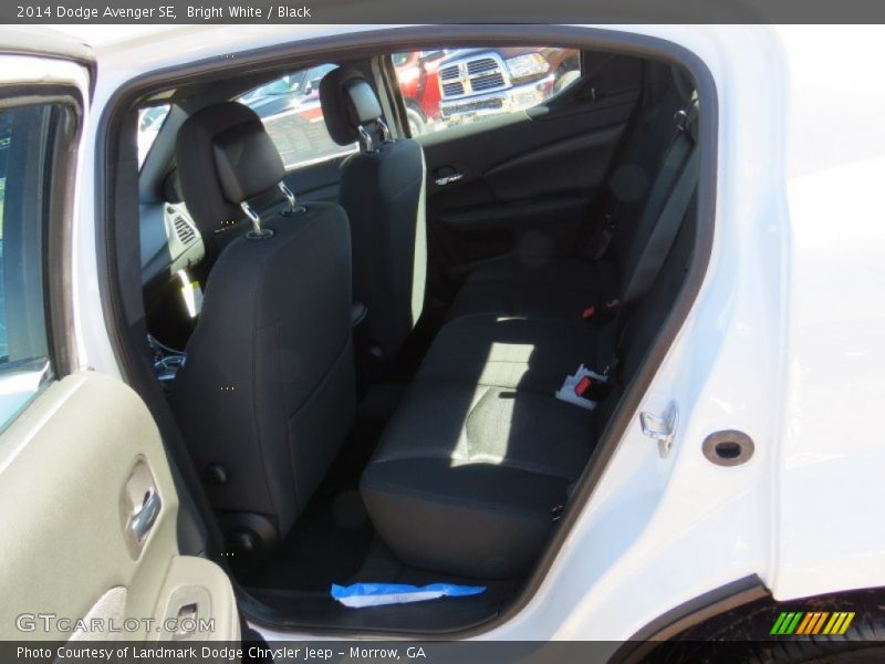 Bright White / Black 2014 Dodge Avenger SE