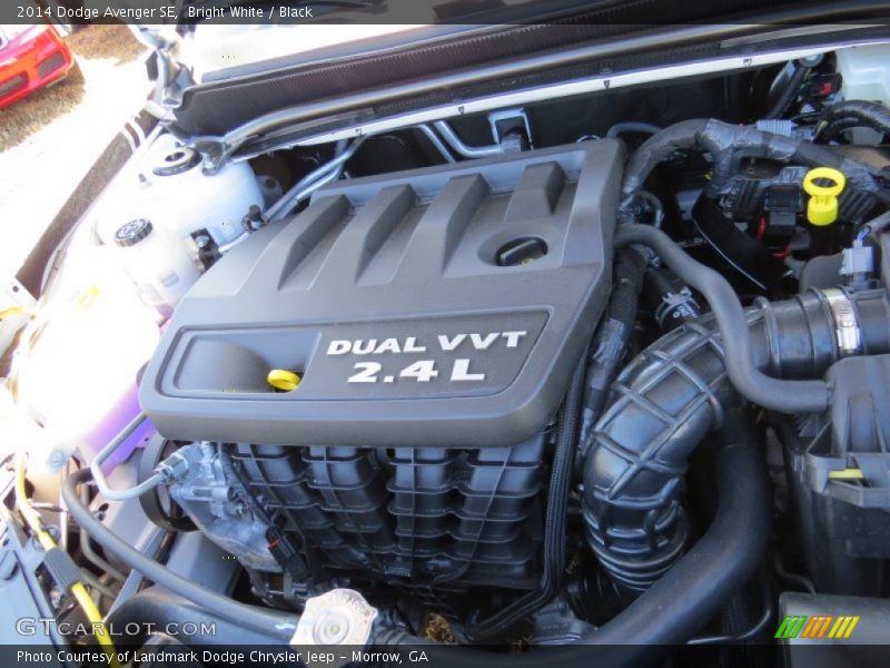 Bright White / Black 2014 Dodge Avenger SE