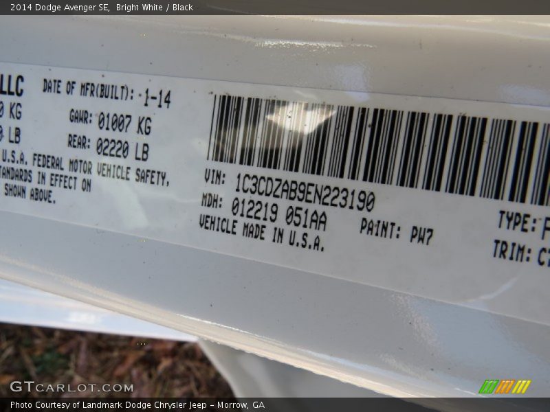 Bright White / Black 2014 Dodge Avenger SE