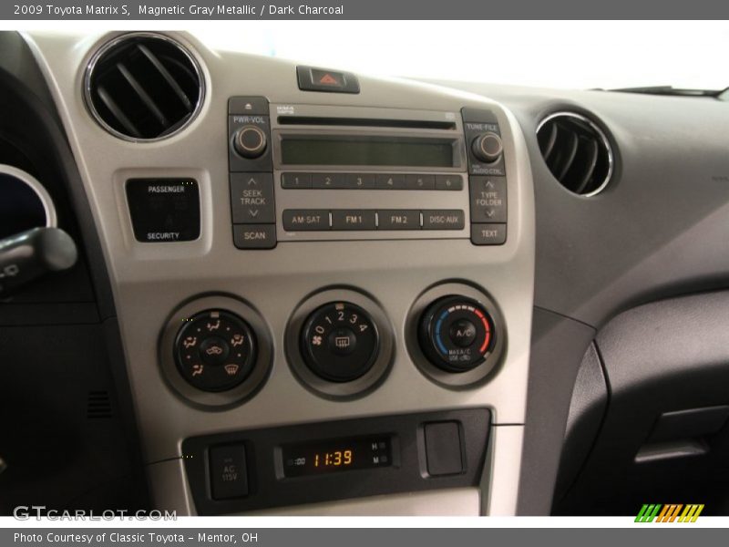 Magnetic Gray Metallic / Dark Charcoal 2009 Toyota Matrix S