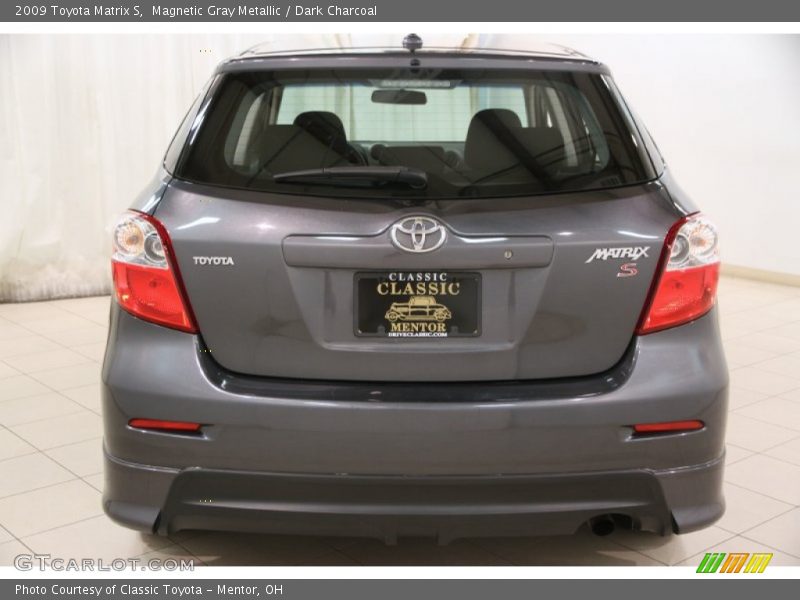 Magnetic Gray Metallic / Dark Charcoal 2009 Toyota Matrix S