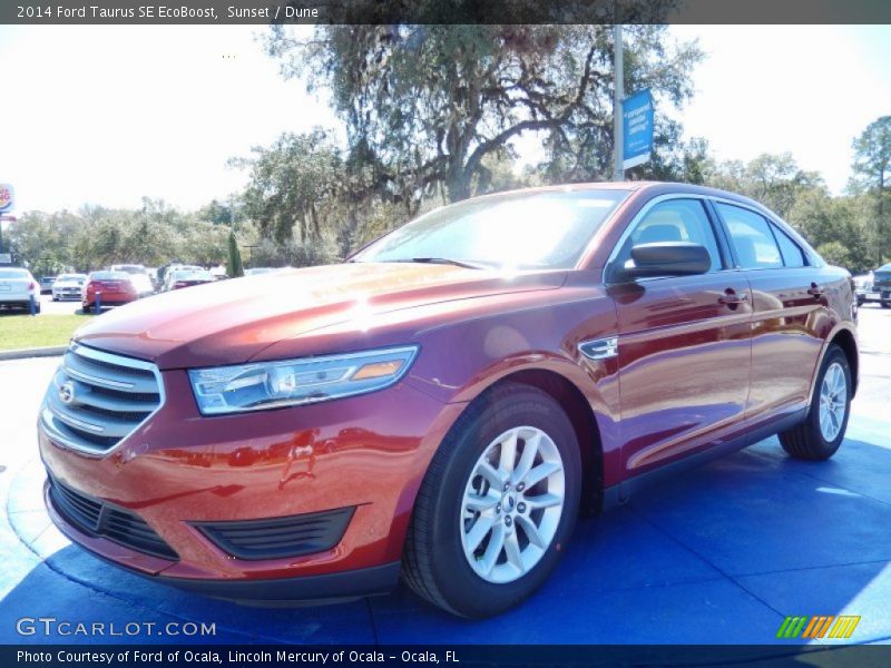 Front 3/4 View of 2014 Taurus SE EcoBoost