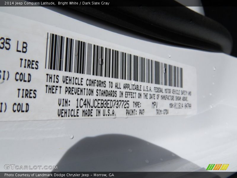 Bright White / Dark Slate Gray 2014 Jeep Compass Latitude