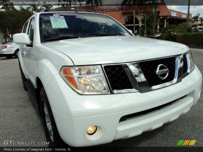 Avalanche White / Graphite 2007 Nissan Pathfinder SE