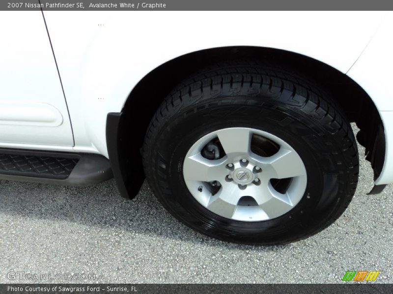 Avalanche White / Graphite 2007 Nissan Pathfinder SE