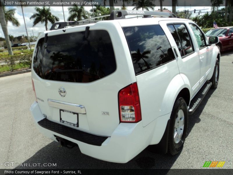 Avalanche White / Graphite 2007 Nissan Pathfinder SE