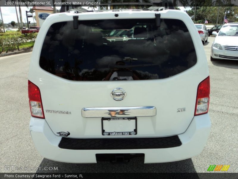 Avalanche White / Graphite 2007 Nissan Pathfinder SE