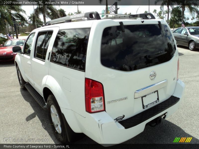 Avalanche White / Graphite 2007 Nissan Pathfinder SE