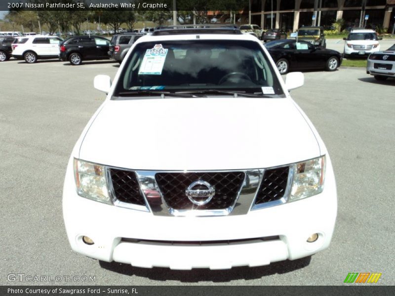 Avalanche White / Graphite 2007 Nissan Pathfinder SE