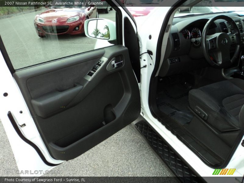 Avalanche White / Graphite 2007 Nissan Pathfinder SE
