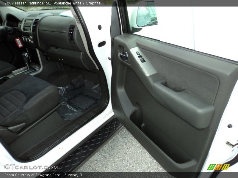 Avalanche White / Graphite 2007 Nissan Pathfinder SE
