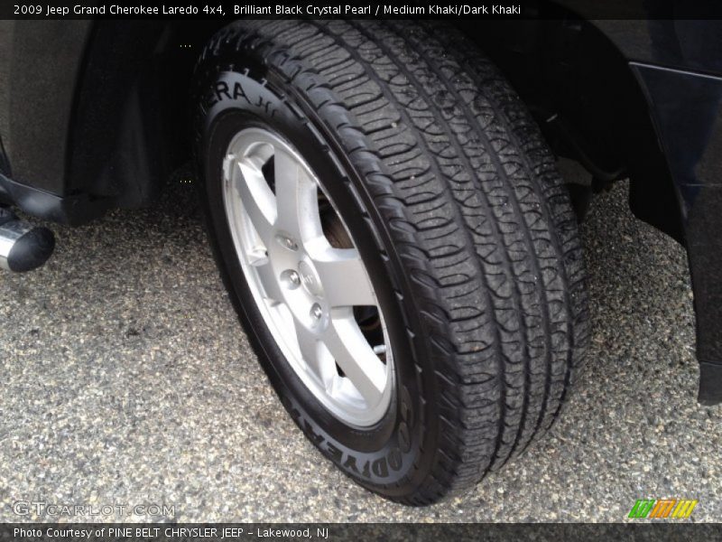 Brilliant Black Crystal Pearl / Medium Khaki/Dark Khaki 2009 Jeep Grand Cherokee Laredo 4x4