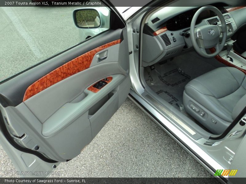 Titanium Metallic / Graphite 2007 Toyota Avalon XLS