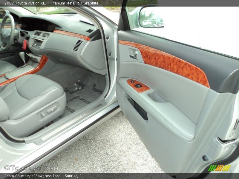 Titanium Metallic / Graphite 2007 Toyota Avalon XLS