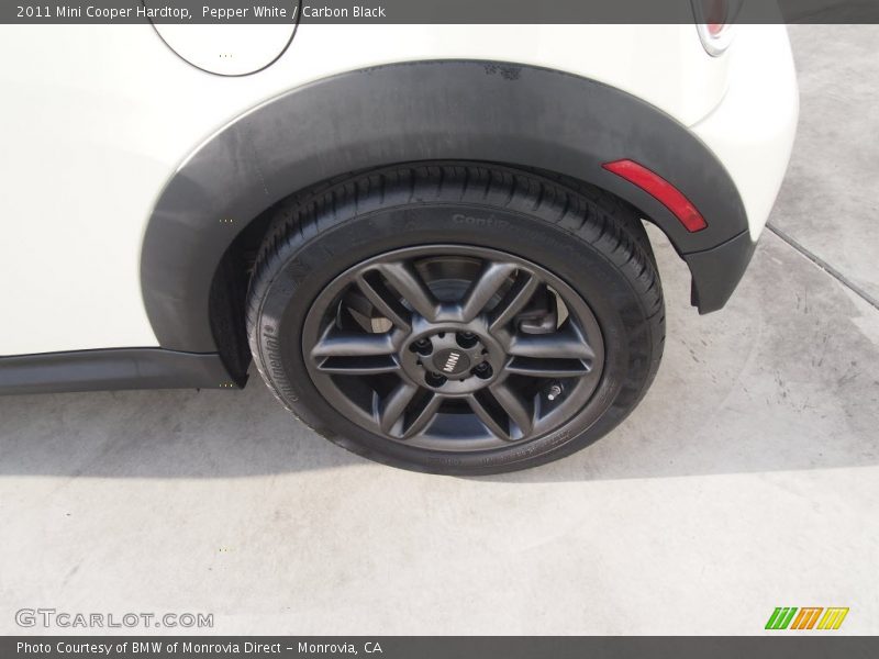 Pepper White / Carbon Black 2011 Mini Cooper Hardtop