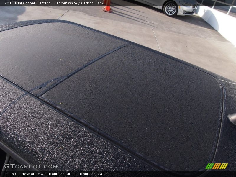 Pepper White / Carbon Black 2011 Mini Cooper Hardtop