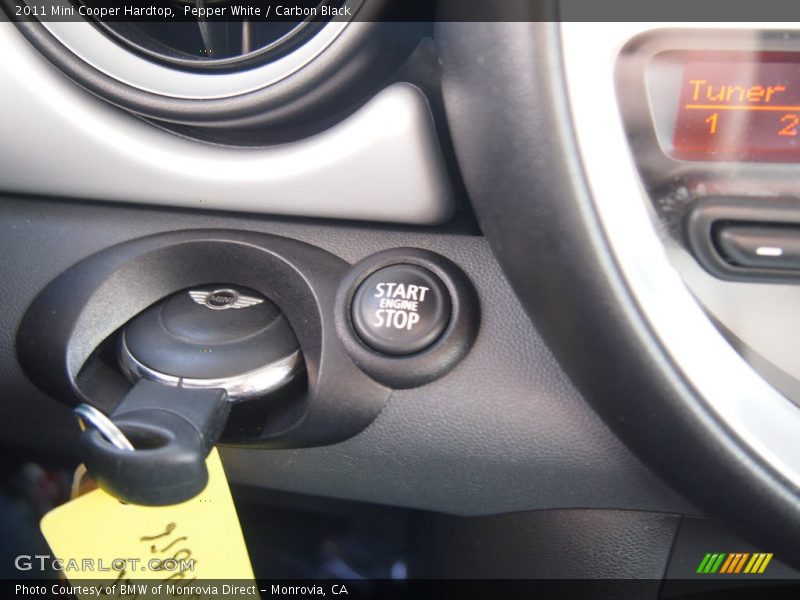 Pepper White / Carbon Black 2011 Mini Cooper Hardtop