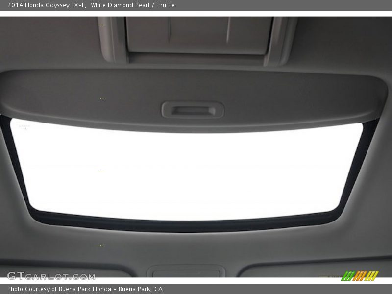 White Diamond Pearl / Truffle 2014 Honda Odyssey EX-L
