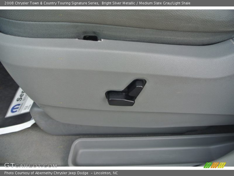 Bright Silver Metallic / Medium Slate Gray/Light Shale 2008 Chrysler Town & Country Touring Signature Series