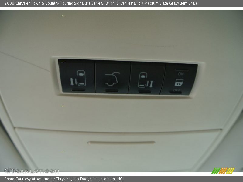 Bright Silver Metallic / Medium Slate Gray/Light Shale 2008 Chrysler Town & Country Touring Signature Series
