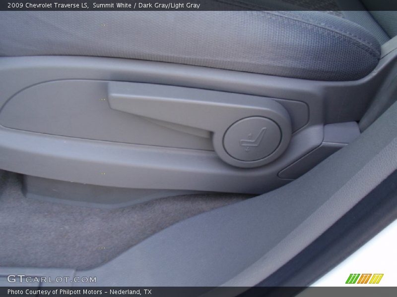 Summit White / Dark Gray/Light Gray 2009 Chevrolet Traverse LS