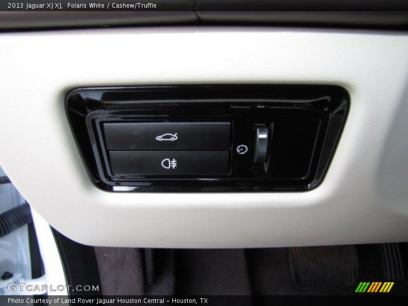 Polaris White / Cashew/Truffle 2013 Jaguar XJ XJ