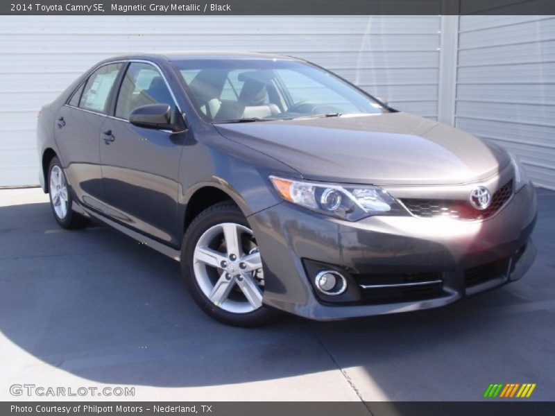 Magnetic Gray Metallic / Black 2014 Toyota Camry SE