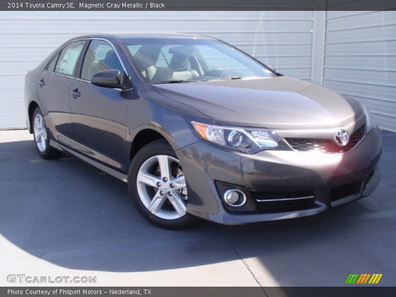 Magnetic Gray Metallic / Black 2014 Toyota Camry SE