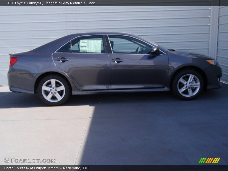 Magnetic Gray Metallic / Black 2014 Toyota Camry SE