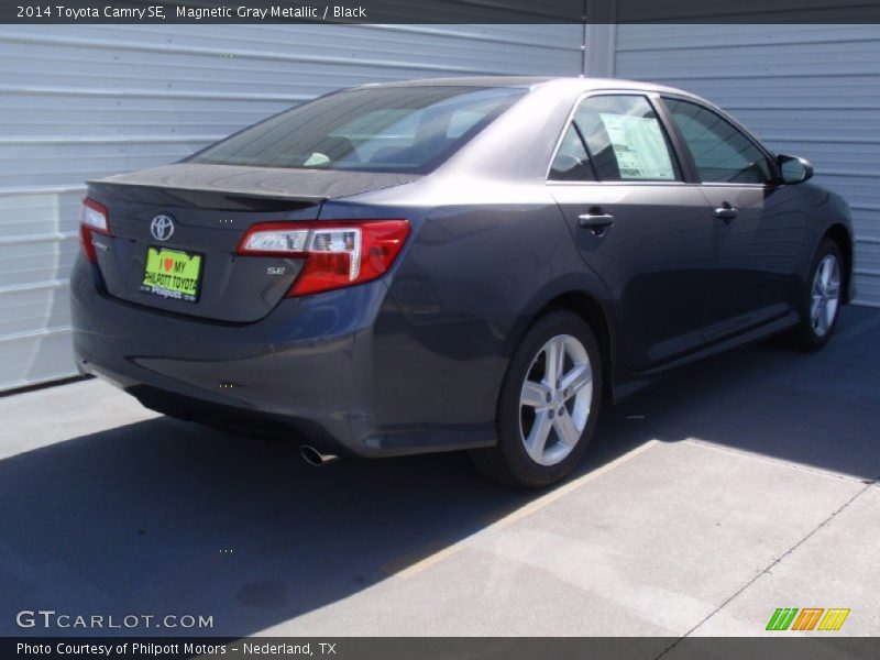 Magnetic Gray Metallic / Black 2014 Toyota Camry SE